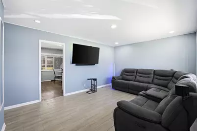 205 Villa Road, Streamwood, IL 60107 - Photo 3