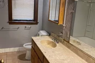 10214 S State St, Chicago, IL 60628 - Photo 5