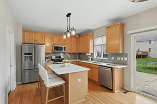 210 Honeysuckle St, Bolingbrook, IL 60490 - Photo 7