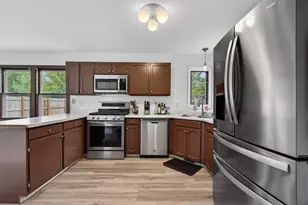 81 Washington Ave, Streamwood, IL 60107 - Photo 9
