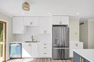 [Address not provided], Hoffman Estates, IL 60169 - Photo 17