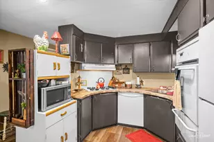 5 Hickory Ln, Sandwich, IL 60548 - Photo 5