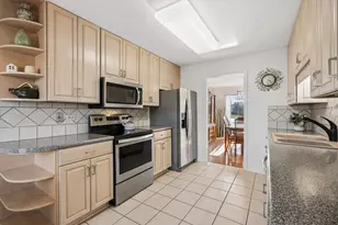 404 Shoreline Rd, Lake Barrington, IL 60010 - Photo 5