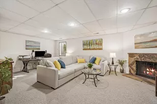 404 Shoreline Rd, Lake Barrington, IL 60010 - Photo 15