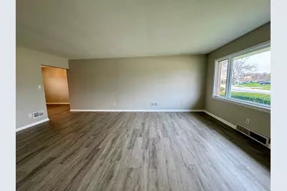 414 Bevan Drive E, Joliet, IL 60435 - Photo 5