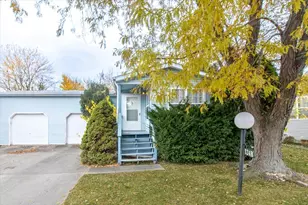 124 Cardinal Ln, Sandwich, IL 60548 - Photo 1