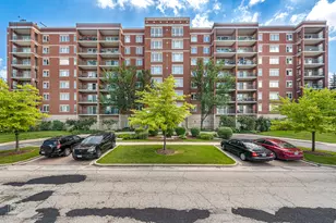 5555 N Cumberland Ave, Chicago, IL 60656 - Photo 1