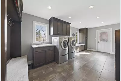 11602 Briarwood Lane, Burr Ridge, IL 60527 - Photo 17