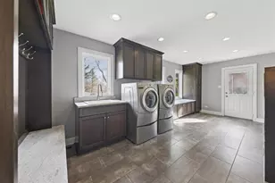 11602 Briarwood Ln, Burr Ridge, IL 60527 - Photo 17