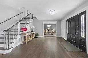 11602 Briarwood Ln, Burr Ridge, IL 60527 - Photo 3