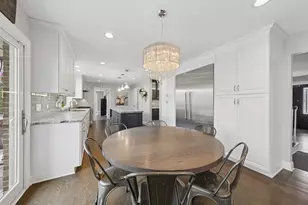 11602 Briarwood Ln, Burr Ridge, IL 60527 - Photo 13