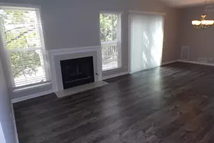 1053 Woodhill Ct, Elgin, IL 60120 - Photo 5