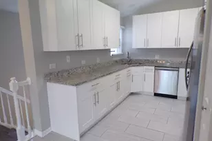 1053 Woodhill Ct, Elgin, IL 60120 - Photo 9