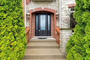 26 E Peter Ln, Hawthorn Woods, IL 60047 - Photo 3