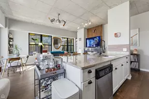 1122 W Catalpa Ave, Chicago, IL 60640 - Photo 5