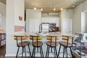 1122 W Catalpa Ave, Chicago, IL 60640 - Photo 3