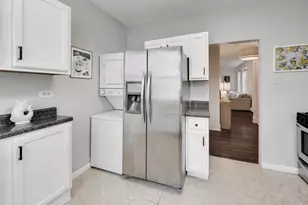 640 W Waveland Ave, Chicago, IL 60613 - Photo 9