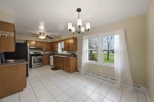 3718 Hillcrest Pl, Johnsburg, IL 60051 - Photo 7