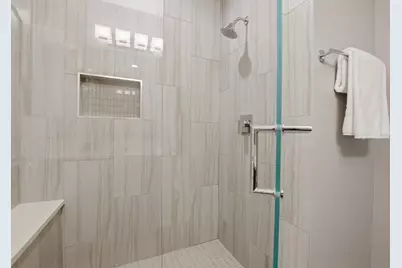 101 W Superior Street #904, Chicago, IL 60654 - Photo 21