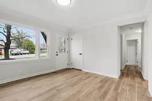 471 Woodlyn Dr, Aurora, IL 60505 - Photo 3