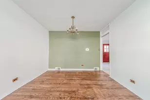 2531 W Howard St, Chicago, IL 60645 - Photo 11