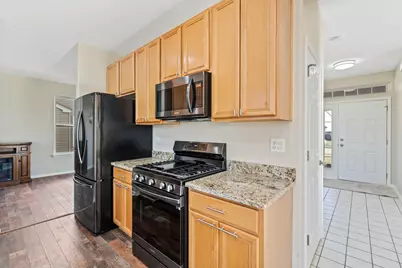 32804 Bending Creek Road, Lakemoor, IL 60051 - Photo 11