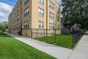 4715 W Cornelia Ave, Chicago, IL 60641 - Photo 1
