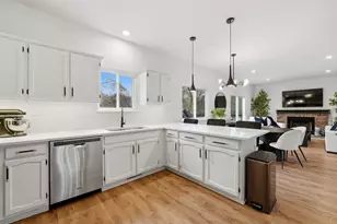 830 Longwood Dr, Algonquin, IL 60102 - Photo 11