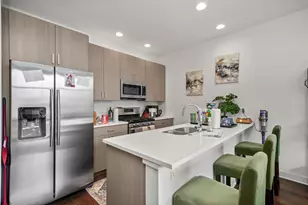 832 W Erie St, Chicago, IL 60642 - Photo 3