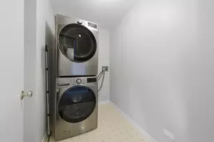 221 Norfolk Ct, Roselle, IL 60172 - Photo 21