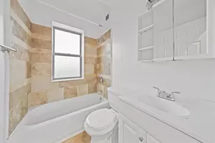 7223 N Rogers Ave, Chicago, IL 60645 - Photo 3