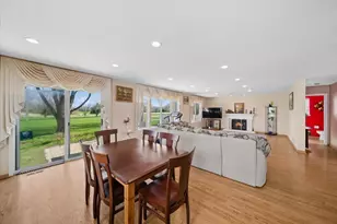 2552 Whitehall Ln, Naperville, IL 60564 - Photo 9