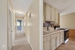 1320 N Elmwood Dr, Aurora, IL 60506 - Photo 5
