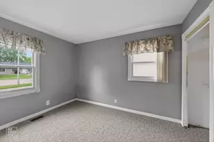 1320 N Elmwood Dr, Aurora, IL 60506 - Photo 9