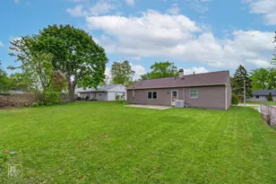 1320 N Elmwood Dr, Aurora, IL 60506 - Photo 11