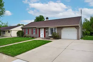 1320 N Elmwood Dr, Aurora, IL 60506 - Photo 3