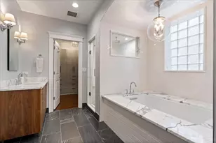 3638 N Wayne Ave, Chicago, IL 60613 - Photo 17