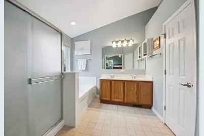 224 Cross Creek Lane, Lindenhurst, IL 60046 - Photo 19