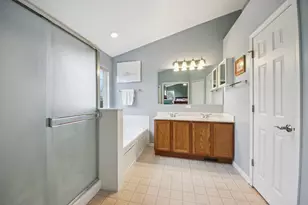 224 Cross Creek Ln, Lindenhurst, IL 60046 - Photo 19