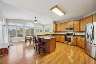 224 Cross Creek Lane, Lindenhurst, IL 60046 - Photo 5