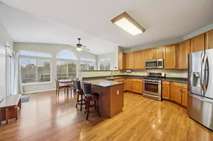 224 Cross Creek Ln, Lindenhurst, IL 60046 - Photo 5