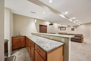 224 Cross Creek Ln, Lindenhurst, IL 60046 - Photo 27