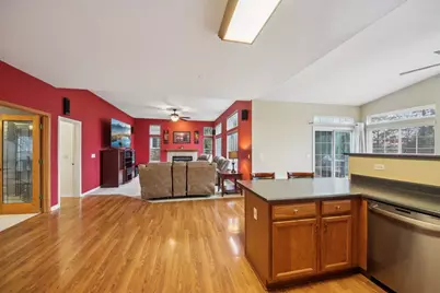 224 Cross Creek Lane, Lindenhurst, IL 60046 - Photo 7