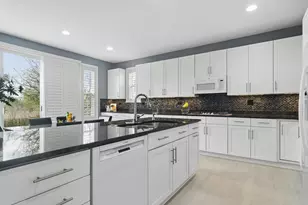 2248 Avalon Dr, Buffalo Grove, IL 60089 - Photo 7