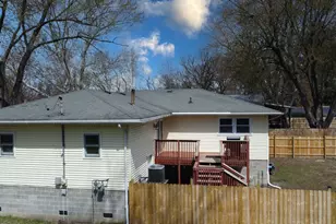 520 N 6th St, Watseka, IL 60970 - Photo 3