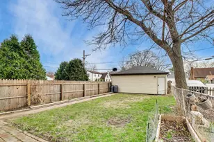 9501 Jackson Ave, Brookfield, IL 60513 - Photo 15