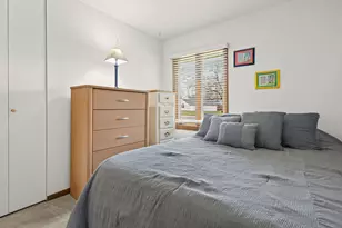 1013 Manor Dr, Streamwood, IL 60107 - Photo 15