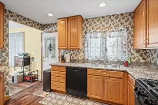 1013 Manor Dr, Streamwood, IL 60107 - Photo 7