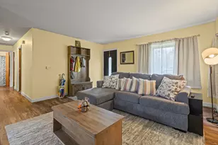 1013 Manor Dr, Streamwood, IL 60107 - Photo 3