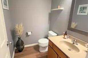 852 Beech Dr, Elgin, IL 60120 - Photo 9